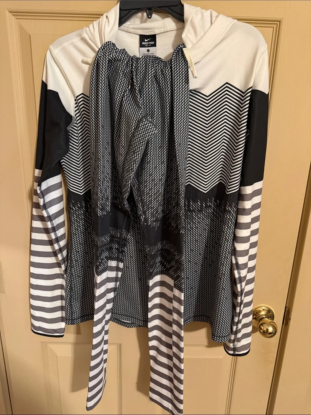 Nike Pro Women’s Black & White Patterned Dri-Fit NWOT